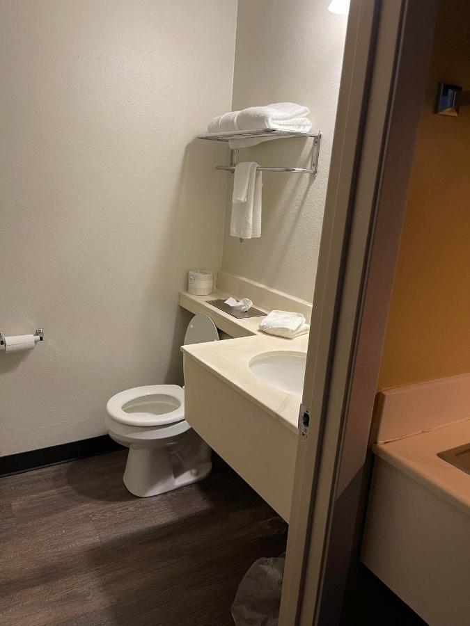 Quality Inn Frontier At Us Hwy 30 Clinton Zewnętrze zdjęcie